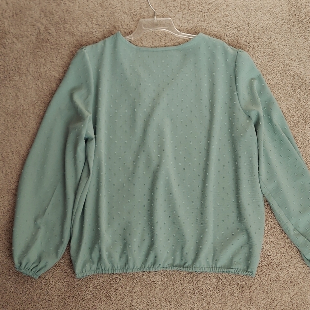 New. Elegant blouse. Size 2XL - Picture 5 of 6